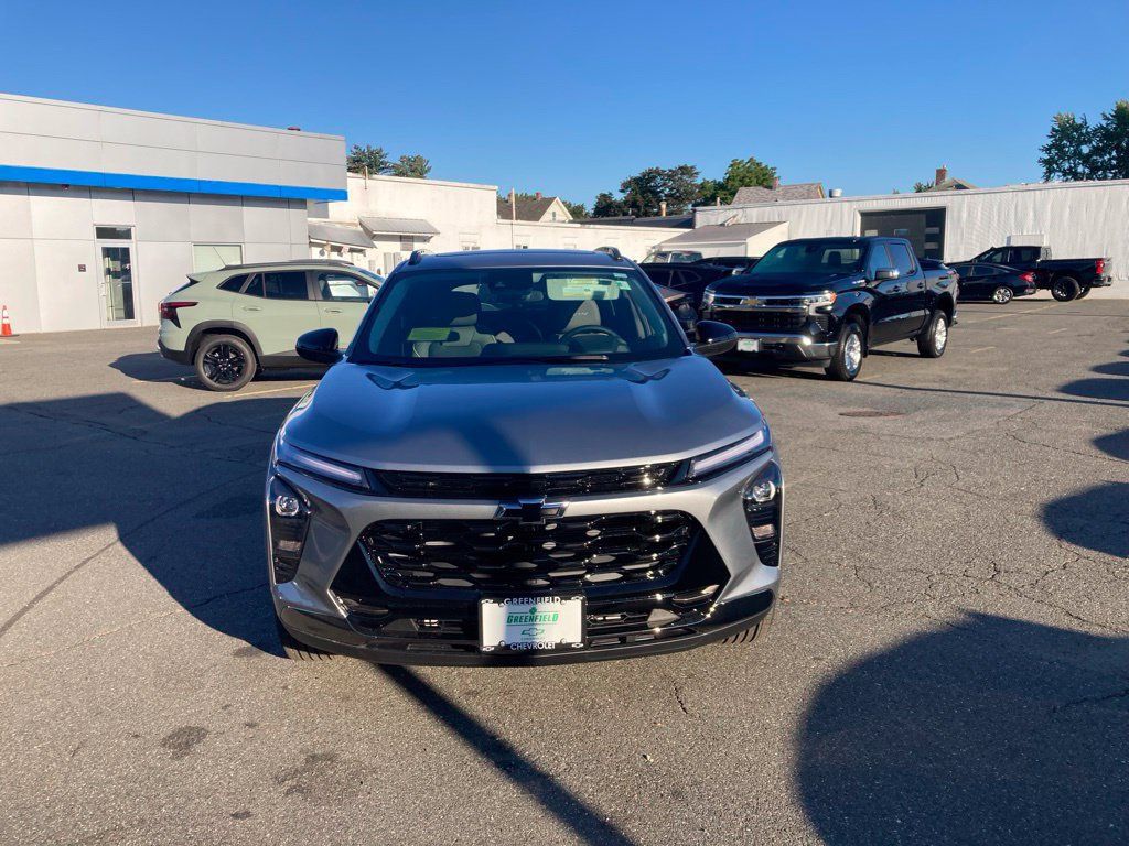 New 2026 Chevrolet Trax ACTIV w/ Sunroof Package FWD image 2