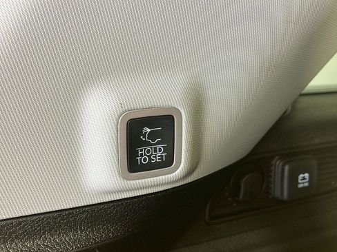 Used 2023 Jeep Grand Cherokee 4WD 4xe image 38