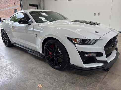 Used 2022 Ford Mustang Shelby GT500 w/ Technology Package image 2
