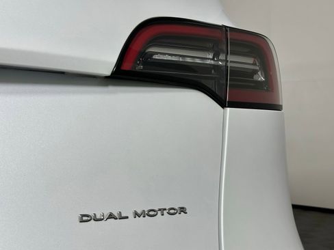 Used 2023 Tesla Model Y Long Range AWD/4WD image 28