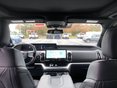 New 2025 Ford Expedition Platinum w/ Stealth Performance Package image 14