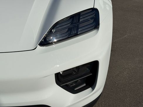 Used 2025 Porsche Macan 4S Electric image 11