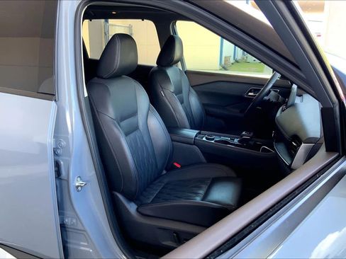Used 2023 Nissan Rogue SV AWD/4WD image 9