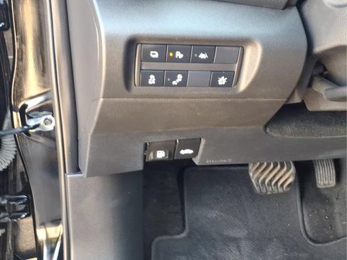 Used 2022 Nissan Kicks S FWD image 13