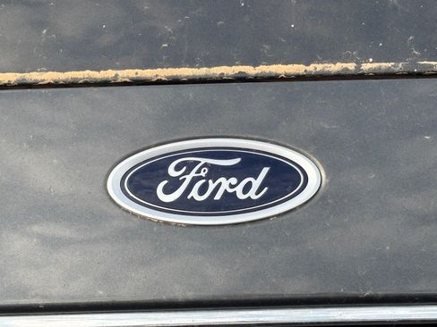 Used 2019 Ford Fusion SE w/ Equipment Group 151A FWD image 9