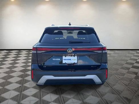 Used 2025 Volkswagen Tiguan SE AWD/4WD image 6