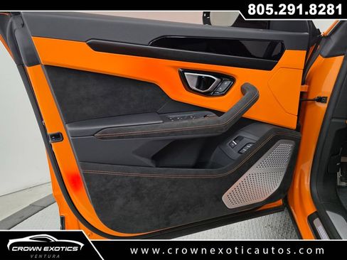 Used 2024 Lamborghini Urus S AWD/4WD image 35