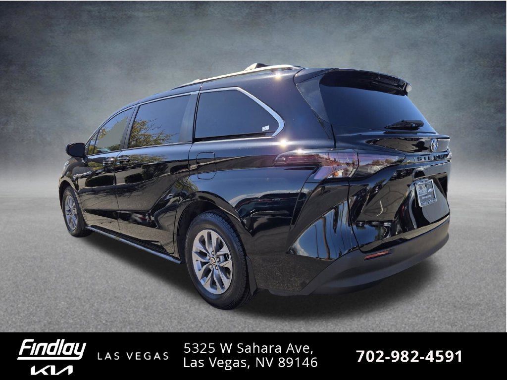 Used 2024 Toyota Sienna LE FWD image 9