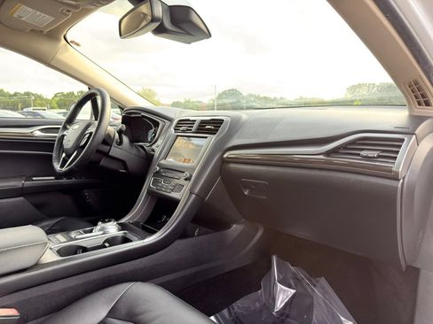 Used 2018 Ford Fusion SE w/ Equipment Group 602A FWD image 25