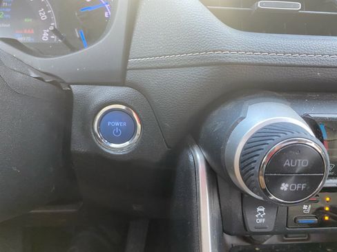 Used 2020 Toyota RAV4 Limited image 20