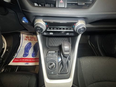 Certified 2022 Toyota RAV4 XLE w/ Convenience Package image 11