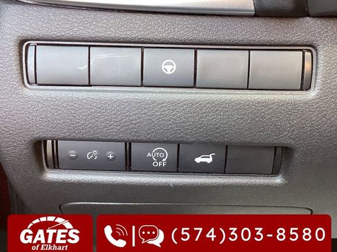 Used 2024 Nissan Rogue SV image 24