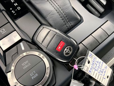 Used 2024 Toyota Tacoma SR5 AWD/4WD image 14
