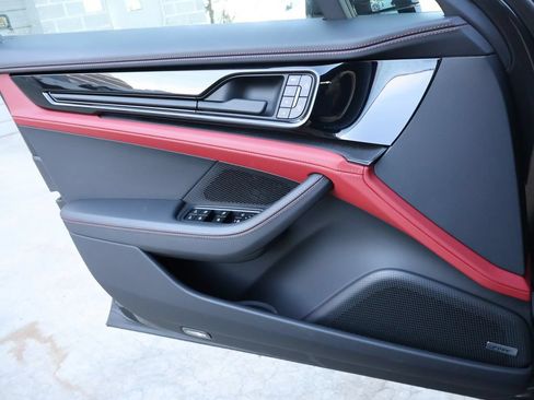 Certified 2025 Porsche Panamera GTS AWD/4WD image 40