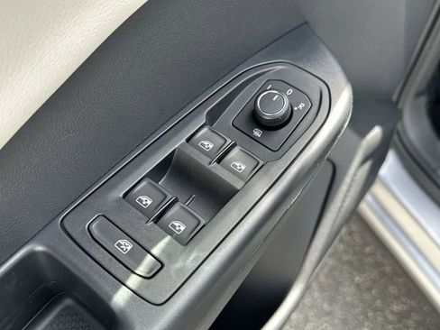 New 2026 Volkswagen Taos S image 15