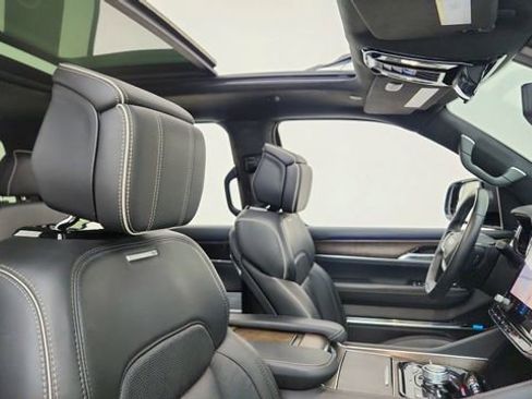 Used 2022 Jeep Grand Wagoneer Series II w/ Convenience Group III image 20