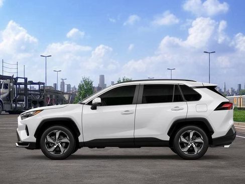 New 2025 Toyota RAV4 SE image 4