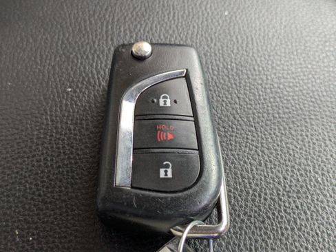 Used 2021 Toyota RAV4 LE image 31