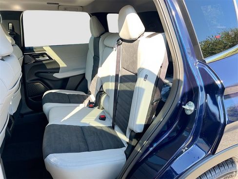 New 2025 Mitsubishi Outlander SE image 26