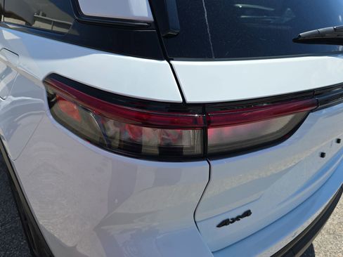 Used 2024 Jeep Grand Cherokee Altitude image 36