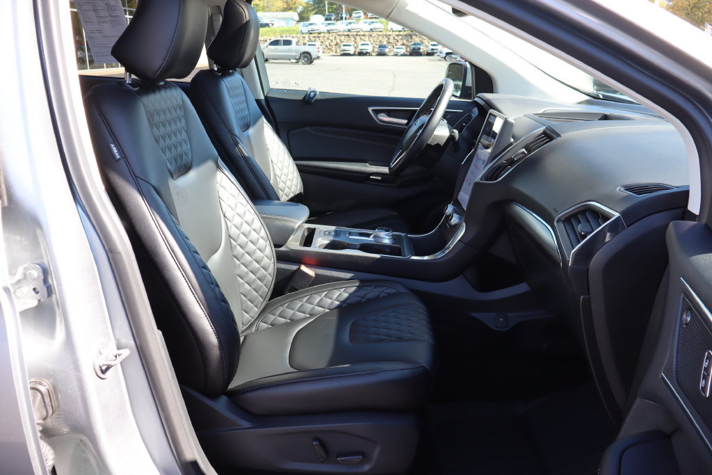 Used 2023 Ford Edge Titanium AWD/4WD image 24