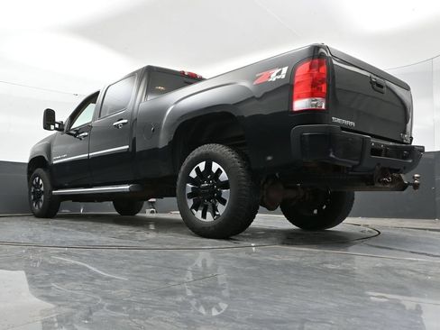 Used 2011 GMC Sierra 2500 Denali w/ Suspension Package, Off-Road AWD/4WD image 35