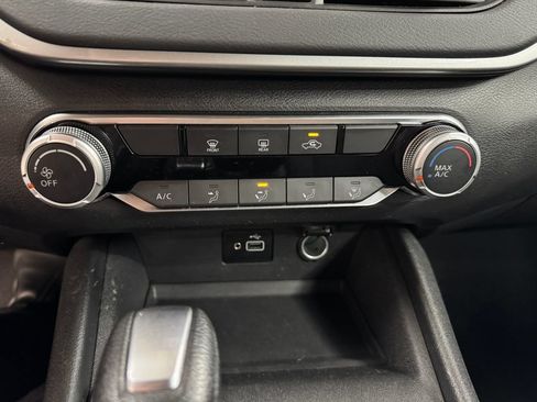 Used 2024 Nissan Altima 2.5 S FWD image 22