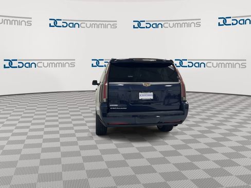 Used 2018 Cadillac Escalade ESV Premium Luxury AWD/4WD image 7