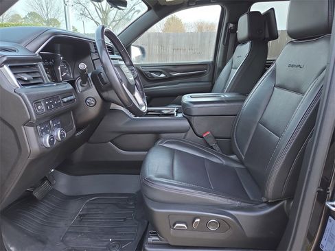 Used 2021 GMC Yukon XL Denali w/ Denali Premium Package image 13