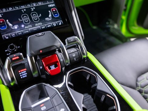 Used 2022 Lamborghini Urus image 47