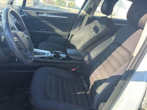 Used 2015 Ford Fusion SE image 11