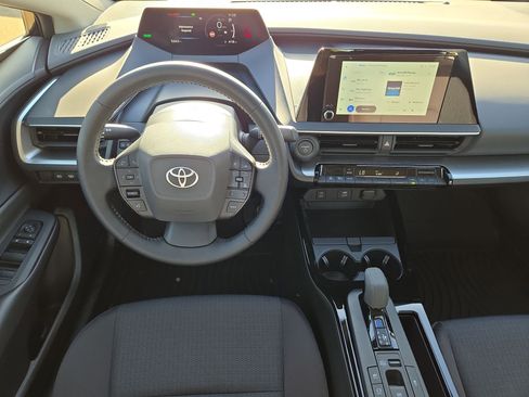 Used 2025 Toyota Prius LE FWD image 14