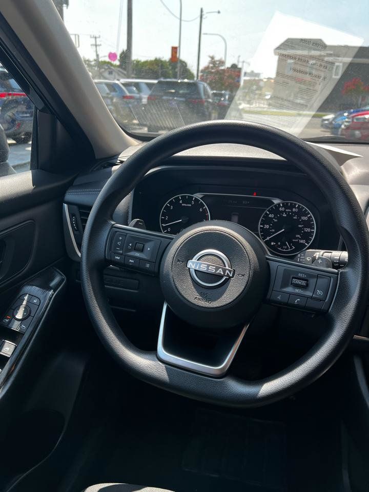 Used 2024 Nissan Rogue S AWD/4WD image 12