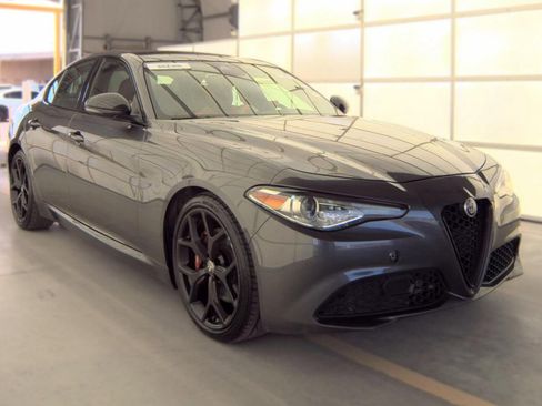 Used 2021 Alfa Romeo Giulia Ti w/ Nero Edizione RWD image 2