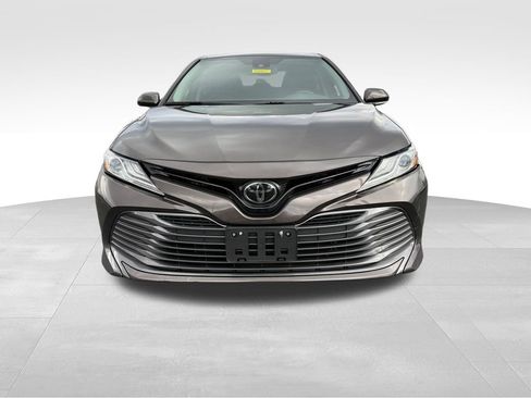 Used 2020 Toyota Camry XLE FWD image 2