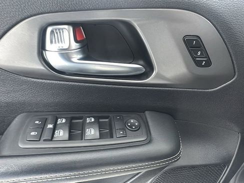 Used 2025 Chrysler Pacifica Select image 22
