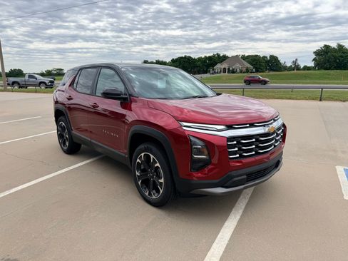 New 2026 Chevrolet Equinox LT w/ Convenience Package II FWD image 4