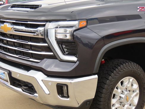 Used 2024 Chevrolet Silverado 2500 LTZ w/ LTZ Texas Edition image 3