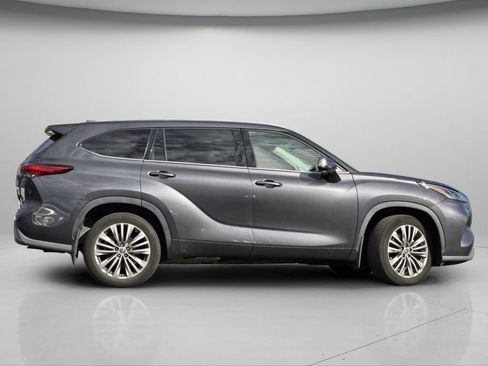 Used 2021 Toyota Highlander Platinum AWD/4WD image 26