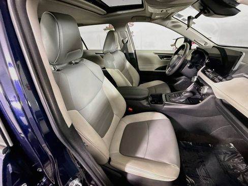 Used 2023 Toyota RAV4 XLE Premium AWD/4WD image 33