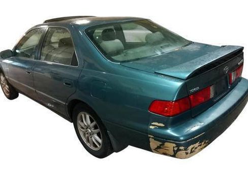 Used 2000 Toyota Camry LE FWD image 3