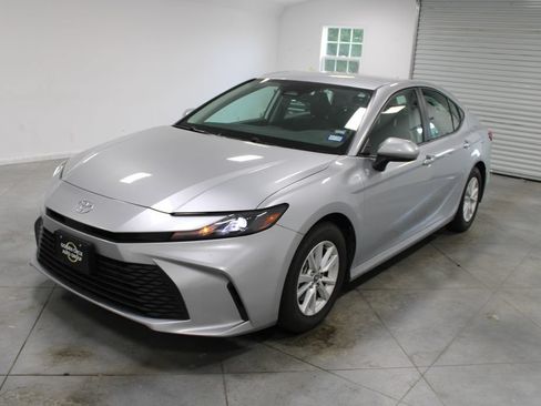 Used 2025 Toyota Camry LE FWD image 4