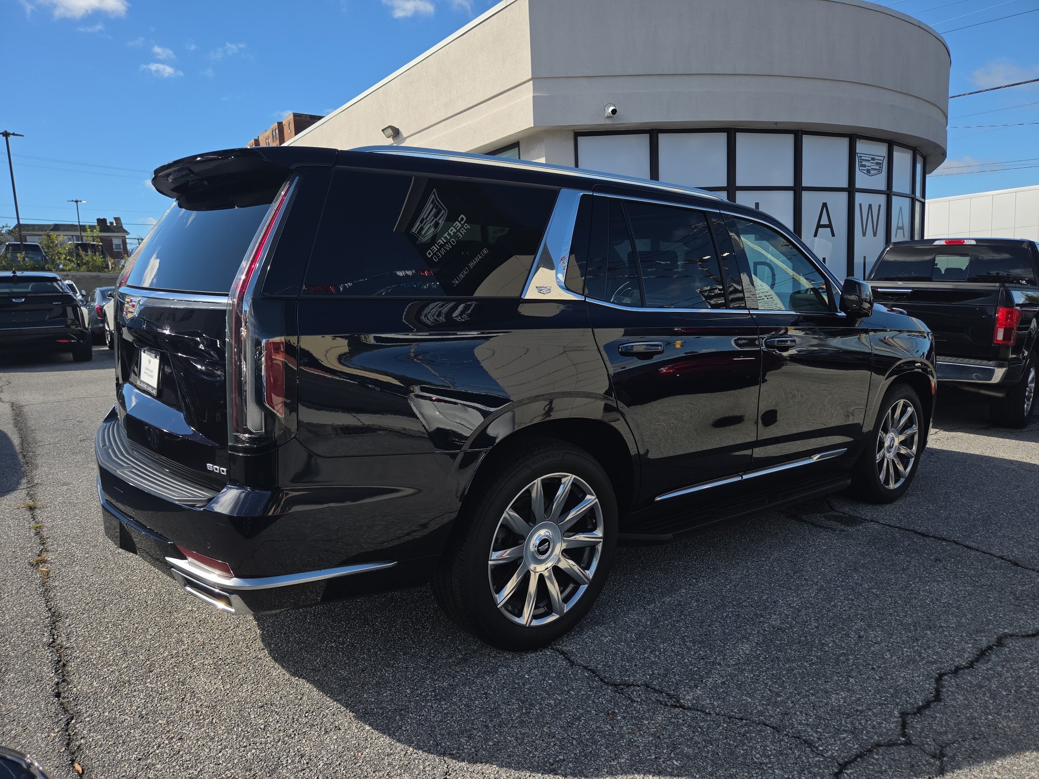 Used 2023 Cadillac Escalade Premium Luxury Platinum AWD/4WD image 4