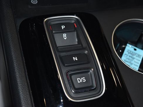 Used 2025 Honda Pilot Black Edition image 17