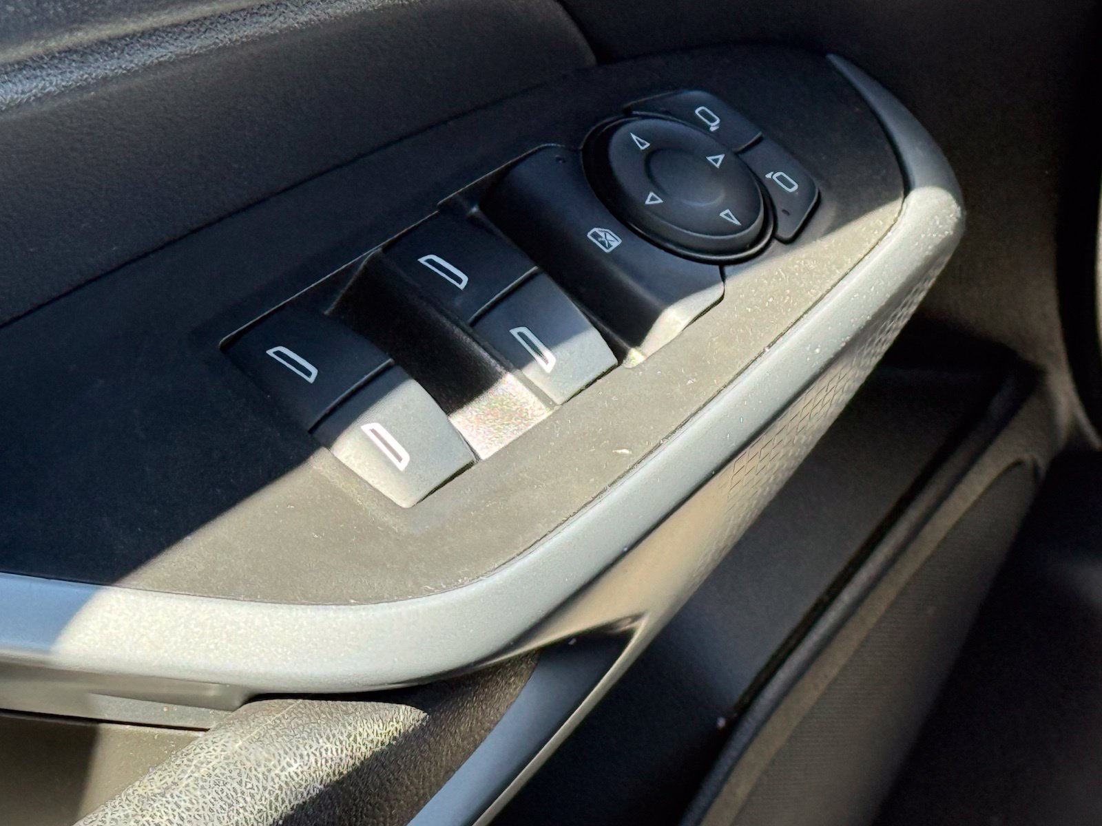 Used 2025 Chevrolet Trax LS w/ LS Convenience Package FWD image 33
