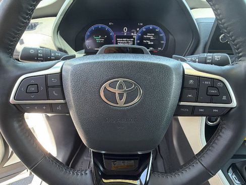 Used 2024 Toyota Grand Highlander AWD image 18