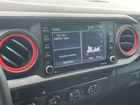 Used 2020 Toyota Tacoma TRD Sport w/ Technology Package image 5