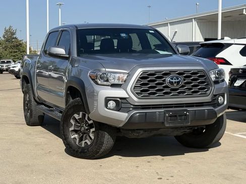 Used 2020 Toyota Tacoma TRD Off-Road w/ Technology Package AWD/4WD image 2
