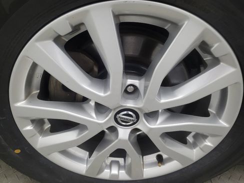 Used 2019 Nissan Rogue SV FWD image 31