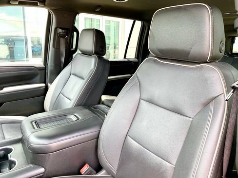Used 2023 GMC Yukon XL SLT RWD image 13